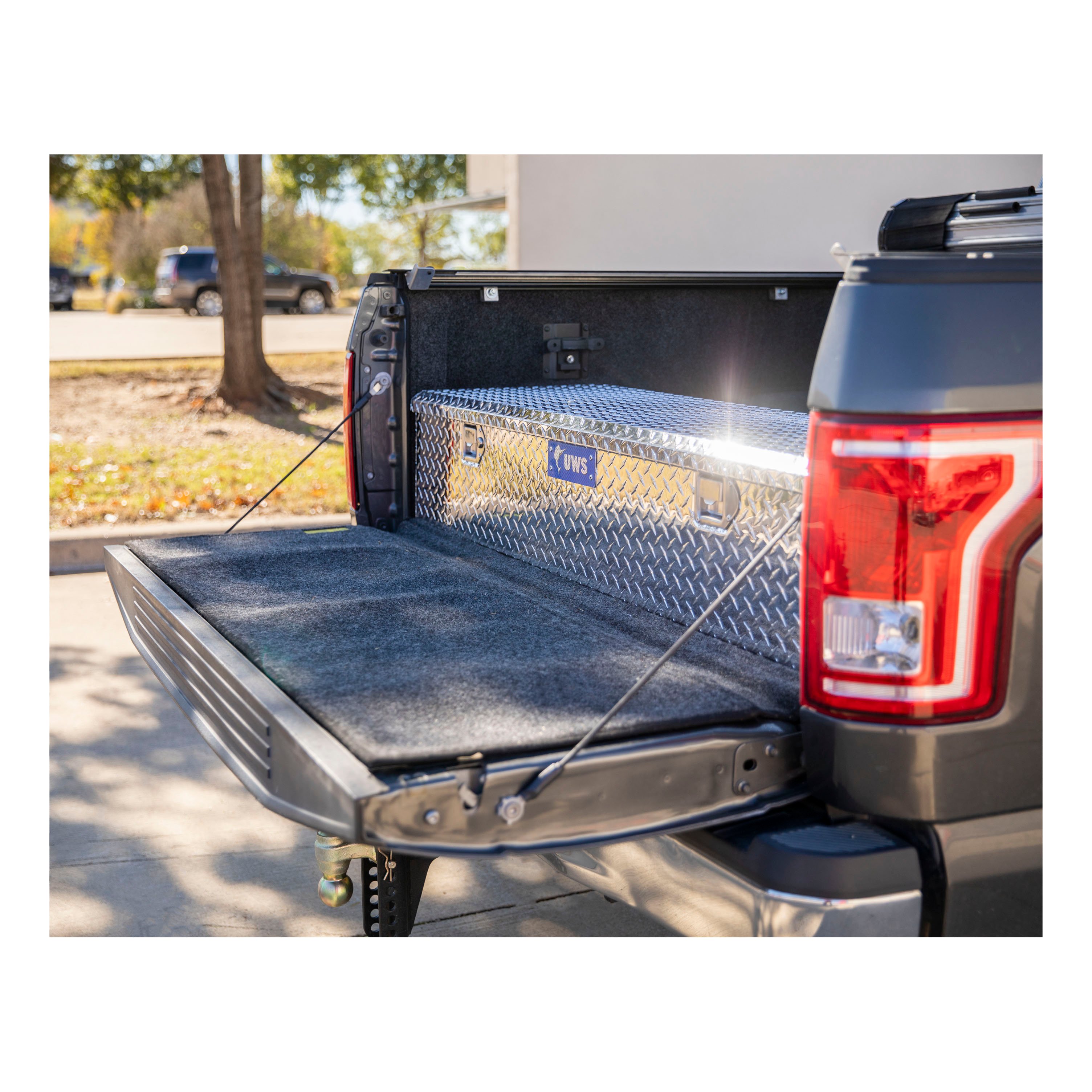 UWS EC20081 - 5th Wheel Tool Box, Bright Aluminum