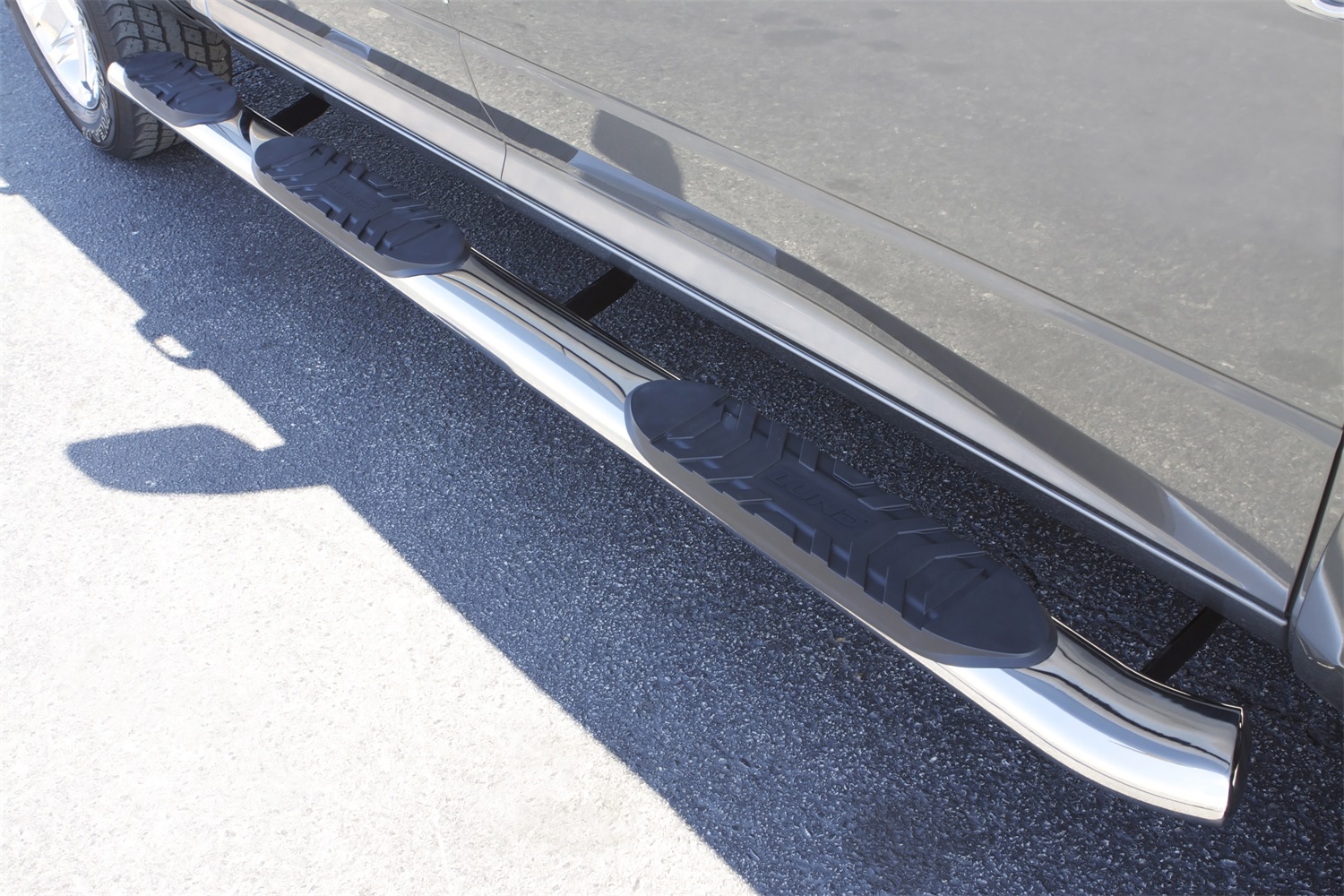 Lund 24497043 - 5" Oval Steps, 2-Piece Set, Crew Cab