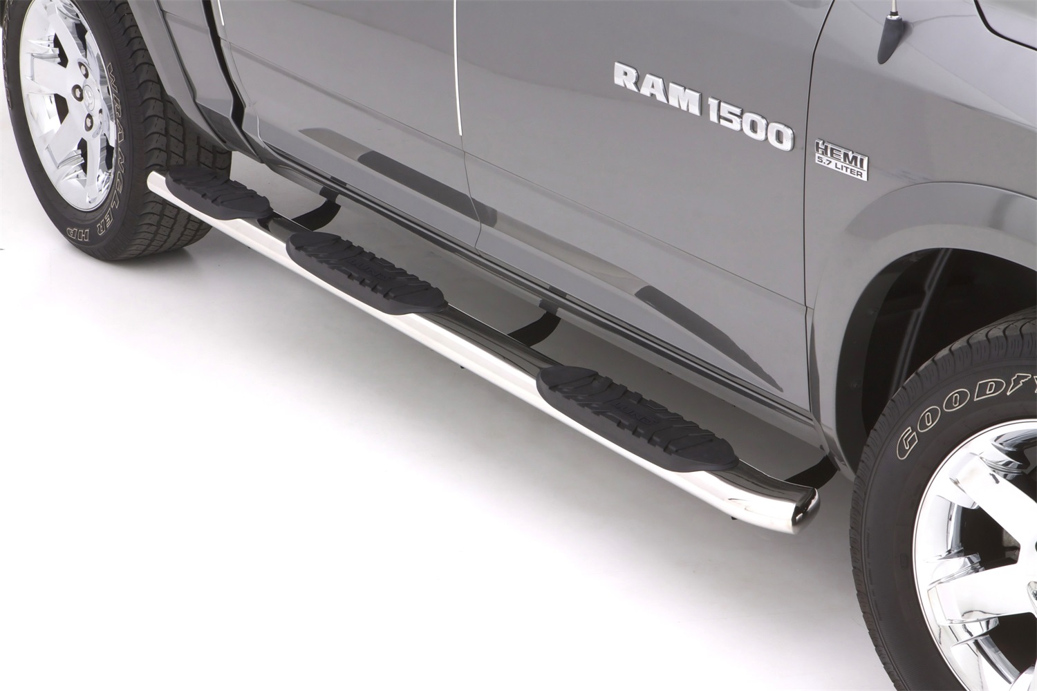 Lund 24497043 - 5" Oval Steps, 2-Piece Set, Crew Cab