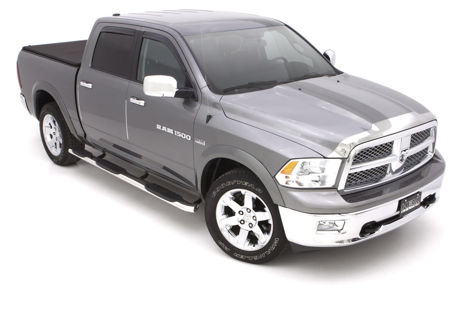 Lund 24497043 - 5" Oval Steps, 2-Piece Set, Crew Cab