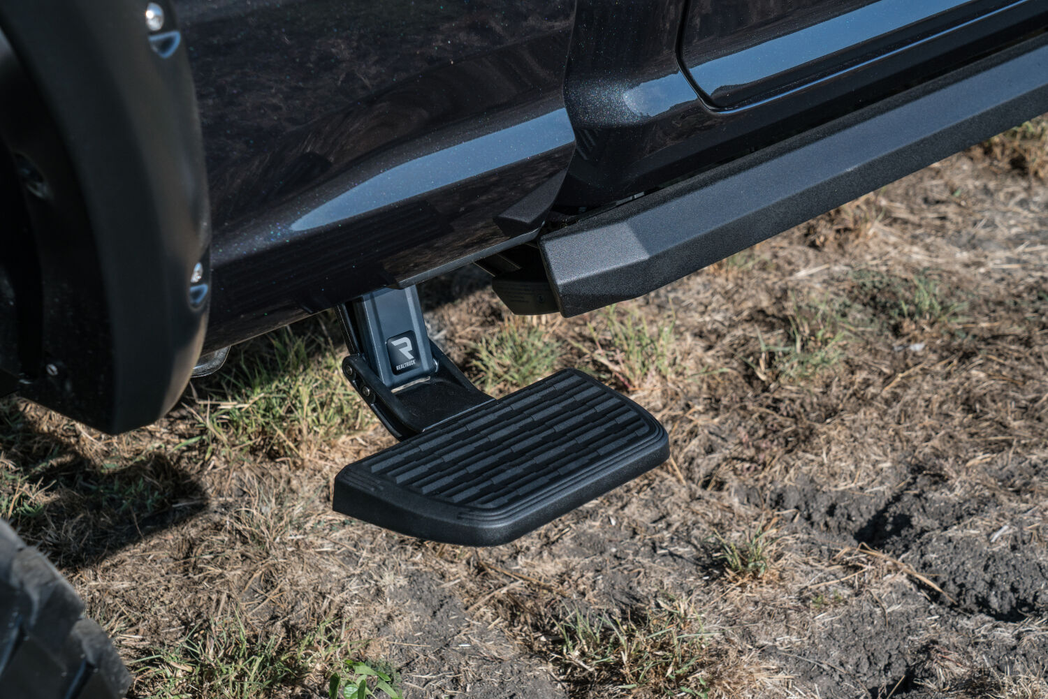 AMP Research 75417-01A - BedStep, Black