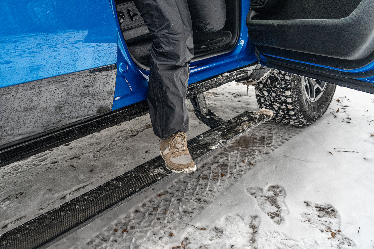AMP Research 78240-01A - PowerStep Xtreme, Black