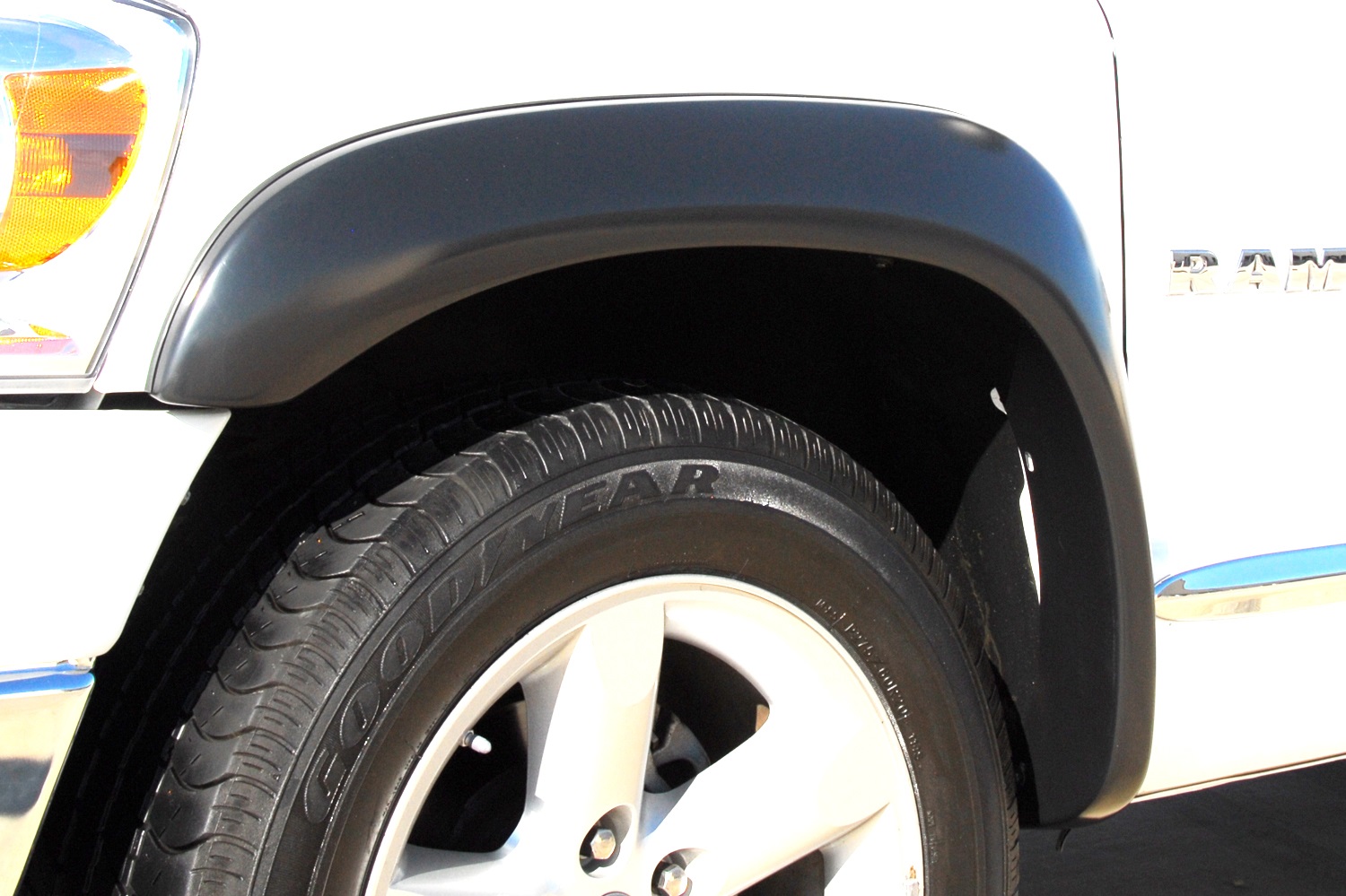 Lund EX203SA - EX-Extra Wide Fender Flares, 2-Piece Front, Fleetside