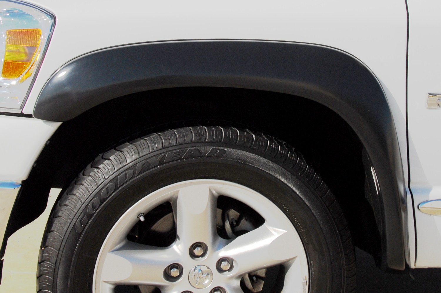 Lund EX203SA - EX-Extra Wide Fender Flares, 2-Piece Front, Fleetside