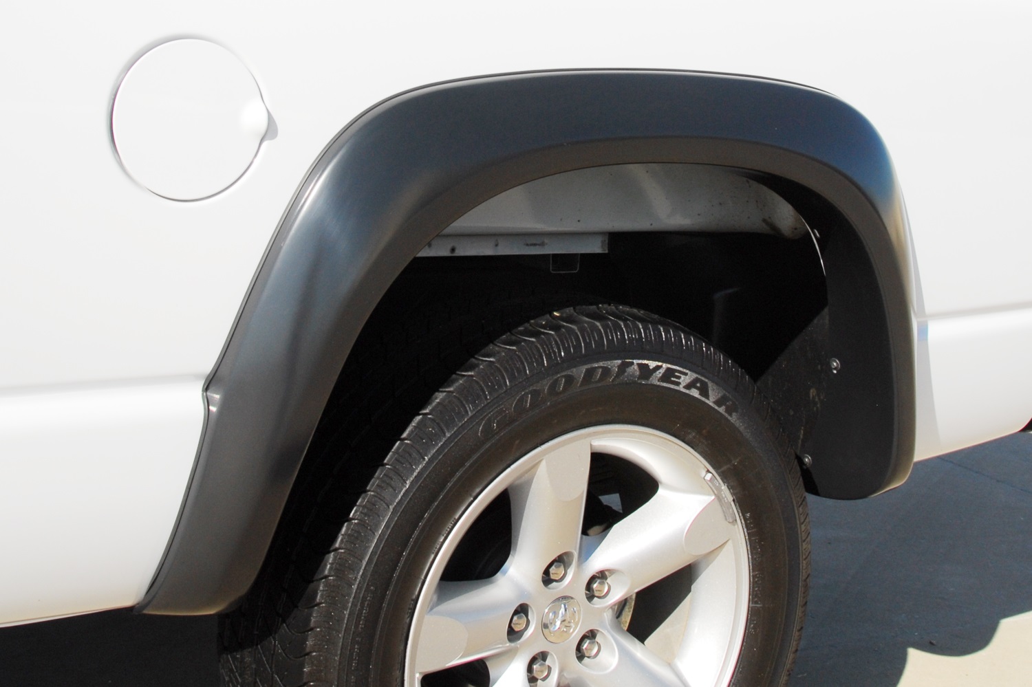 Lund EX203SB - EX-Extra Wide Fender Flares, 2-Piece Rear, Fleetside