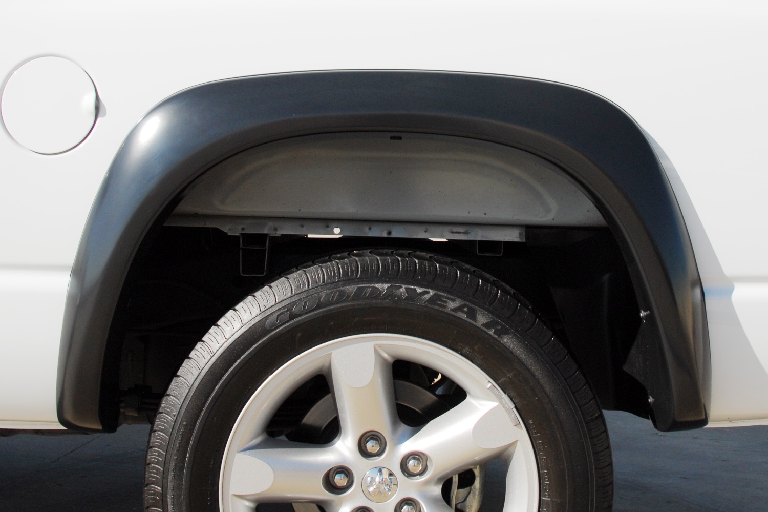 Lund EX203SB - EX-Extra Wide Fender Flares, 2-Piece Rear, Fleetside