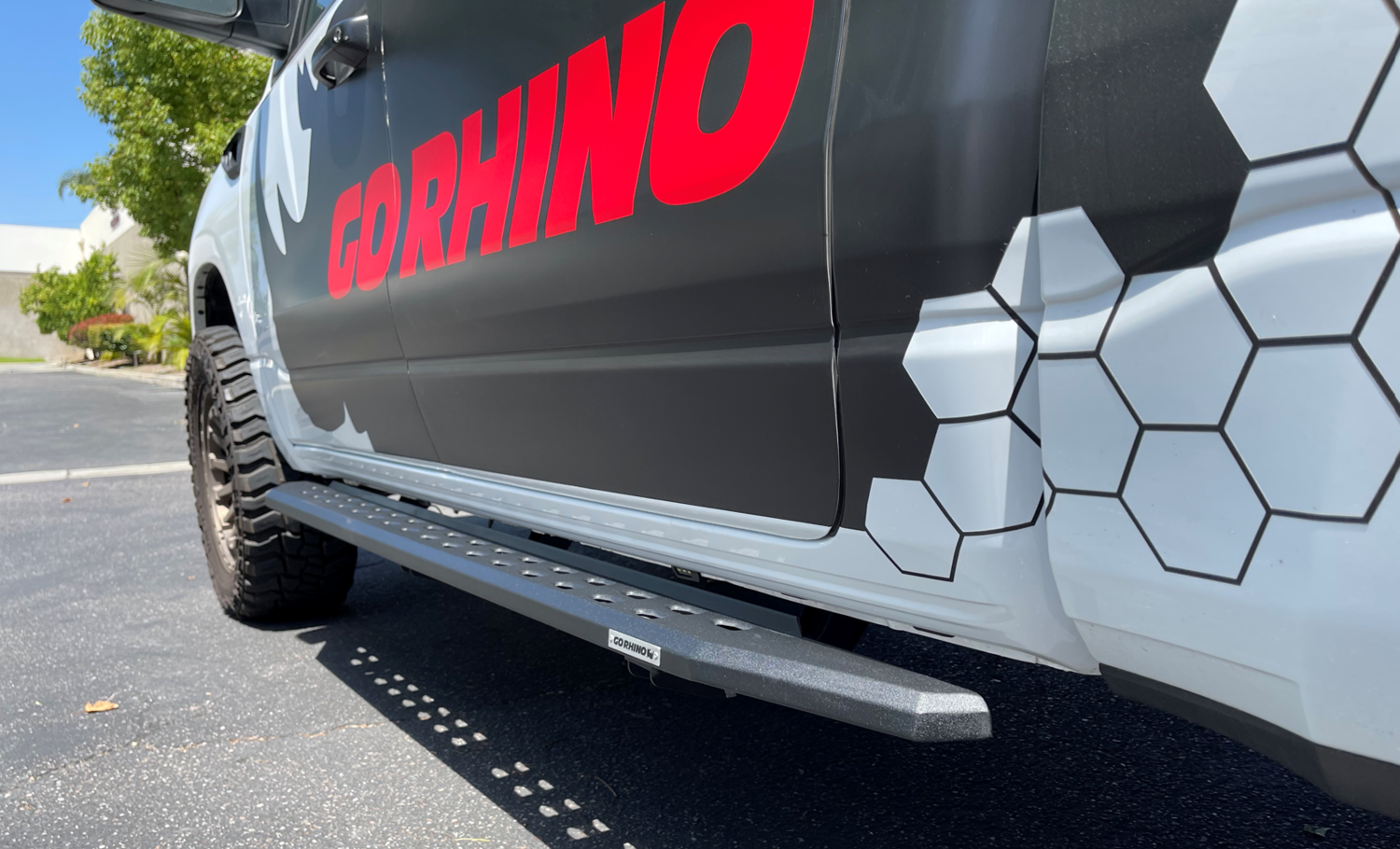 Go Rhino 69430687SPC - RB20 Running Boards, Crew Cab, Black