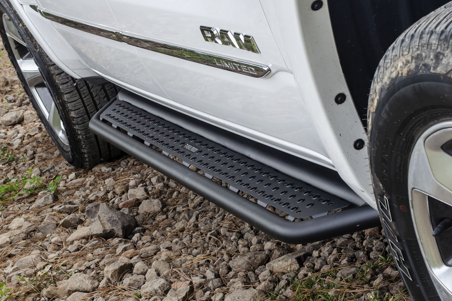 Go Rhino D64306T - Dominator D6 Drop Steps, Crew Cab, Black