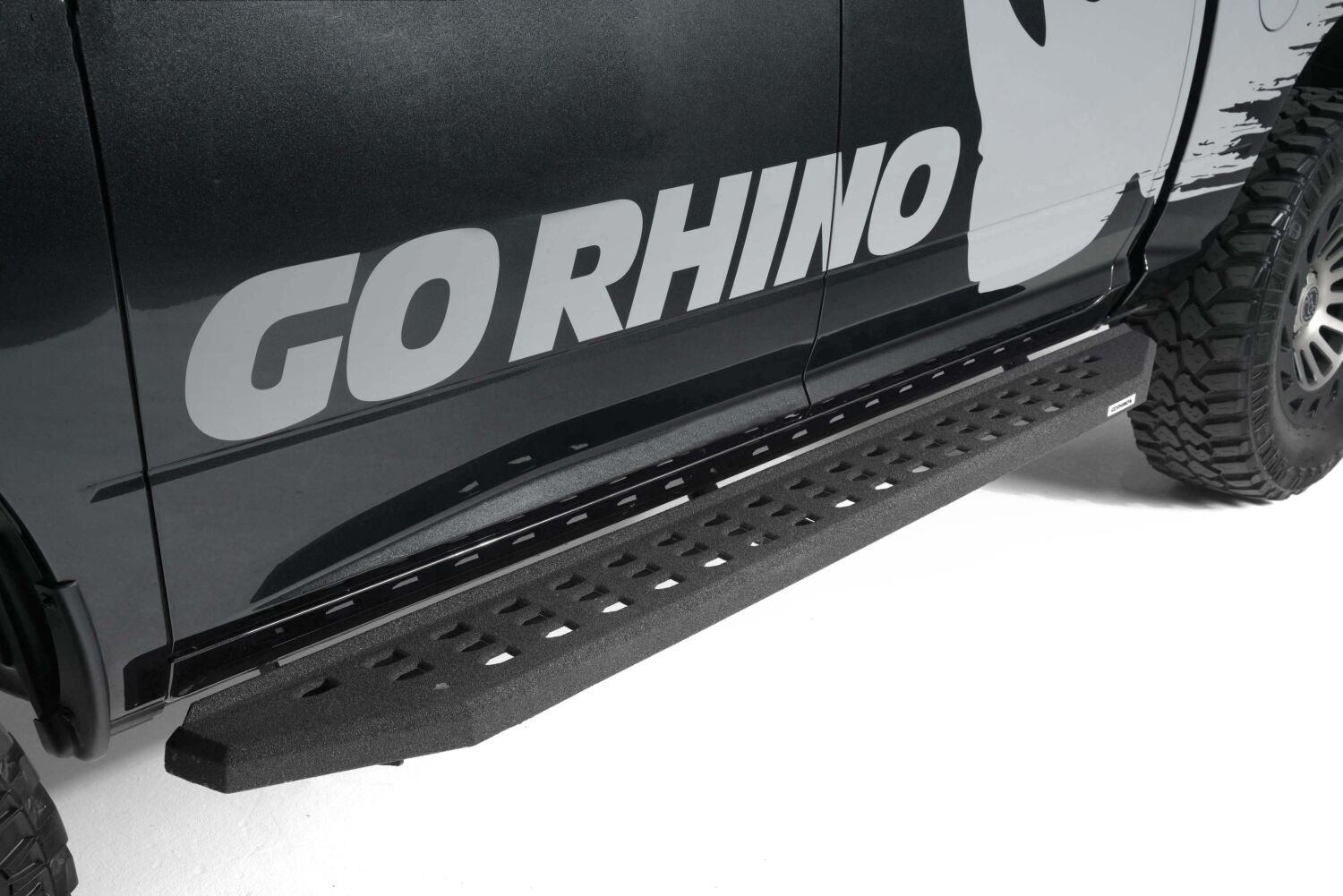 Go Rhino 69420687T - RB20 Running Boards, Crew Cab, Black