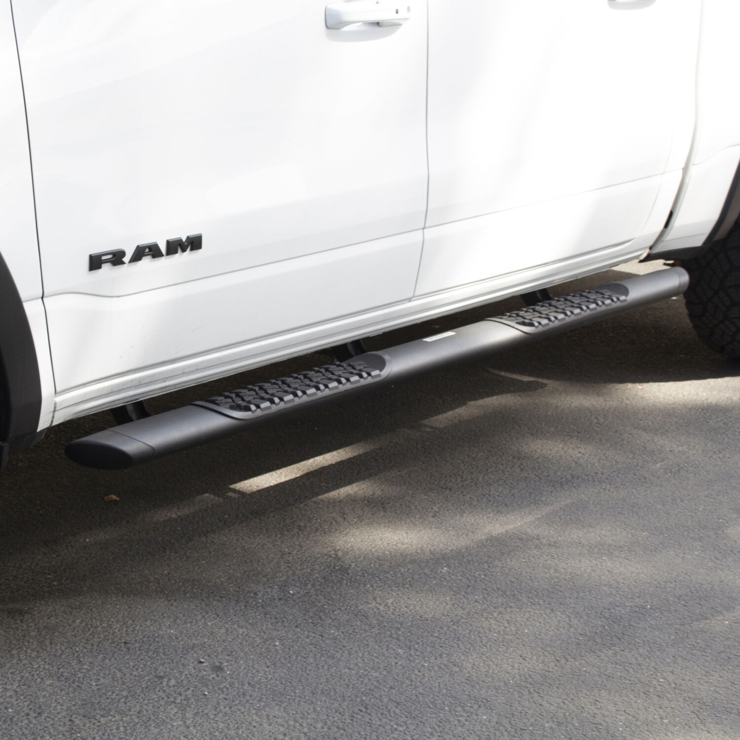 Go Rhino V3430687T - V-Series Side Steps, Crew Cab, Black