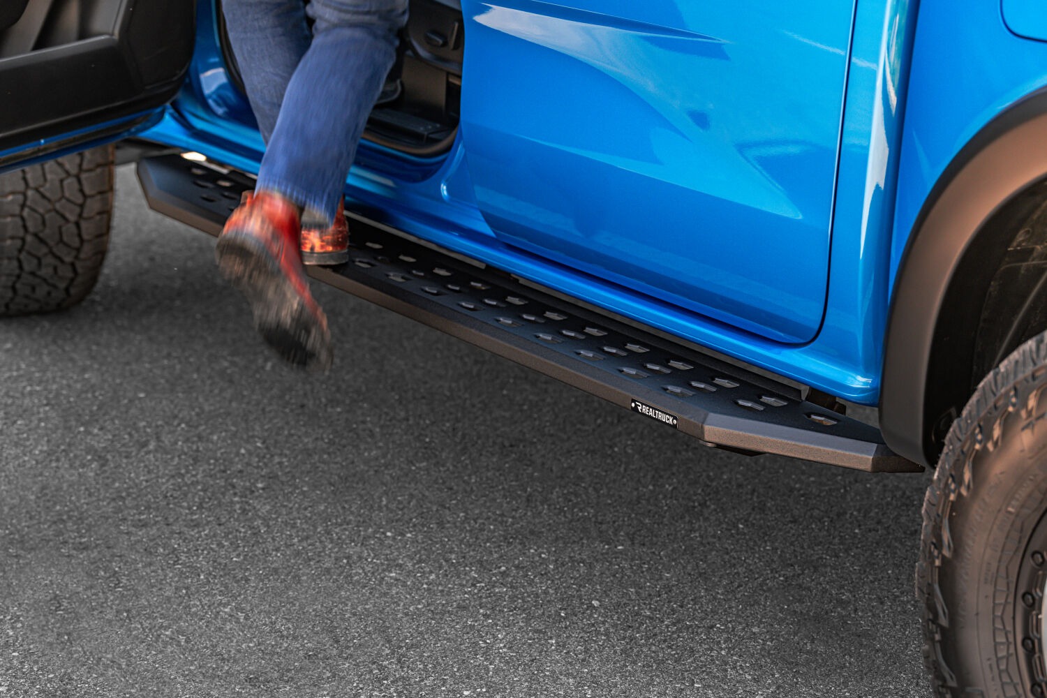 Go Rhino 69036880PC - RB20 Running Boards, Crew Cab, Black