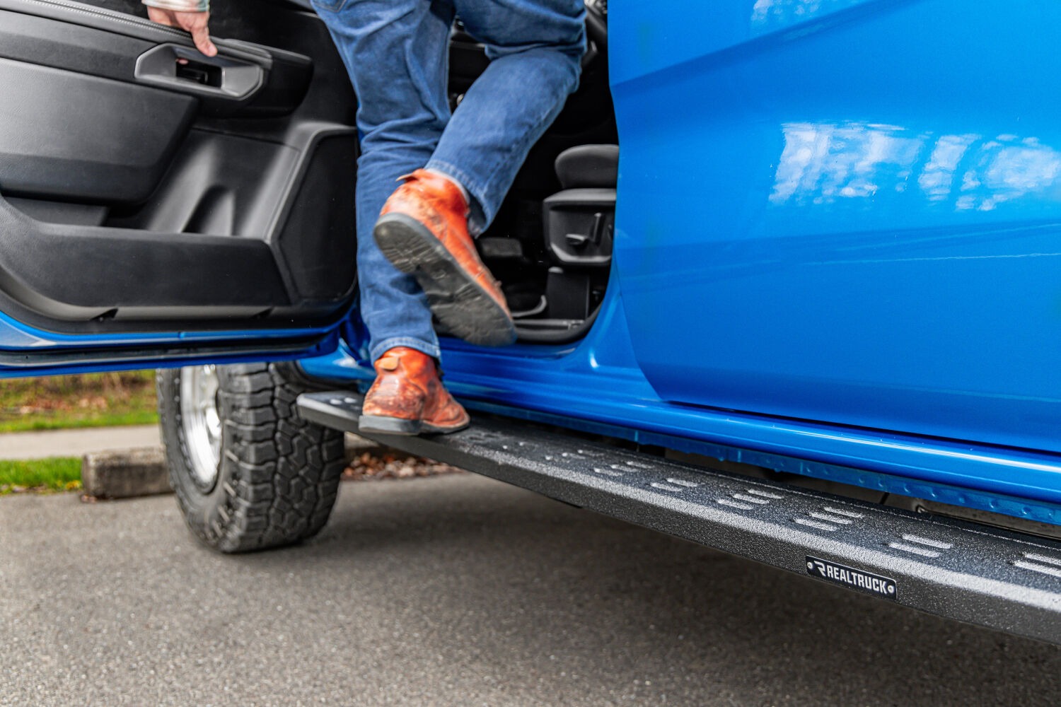 Go Rhino 69636880T - RB30 Running Boards, Crew Cab, Black