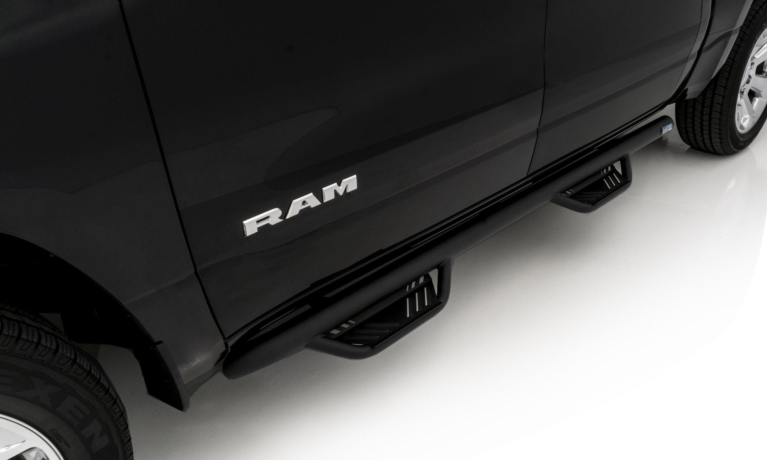 Lund 34641389 - Terrain HX Steps, 2-Piece Set, Crew Cab