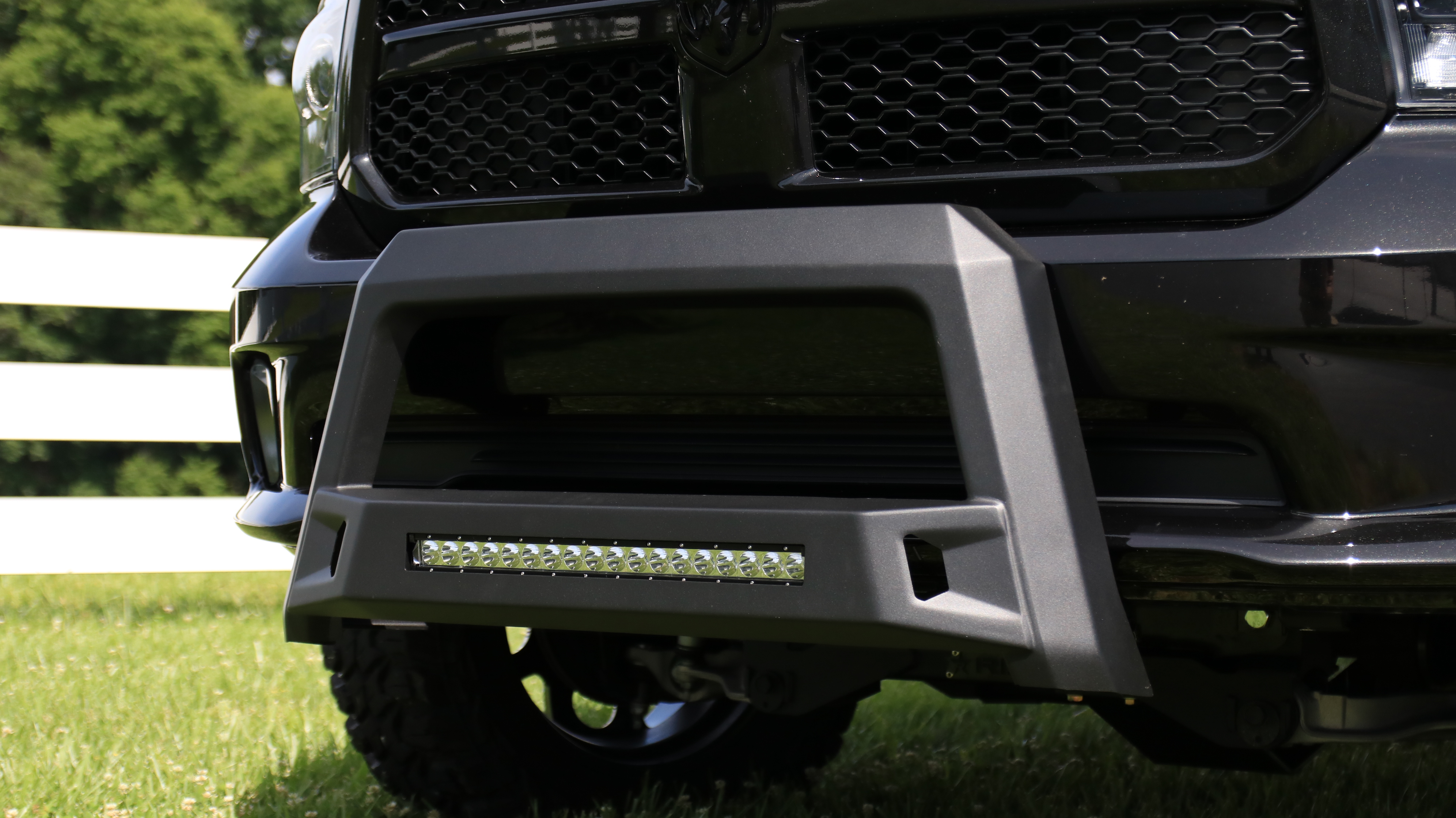 Lund 86521308 - Revolution Bull Bar, Black, Steel