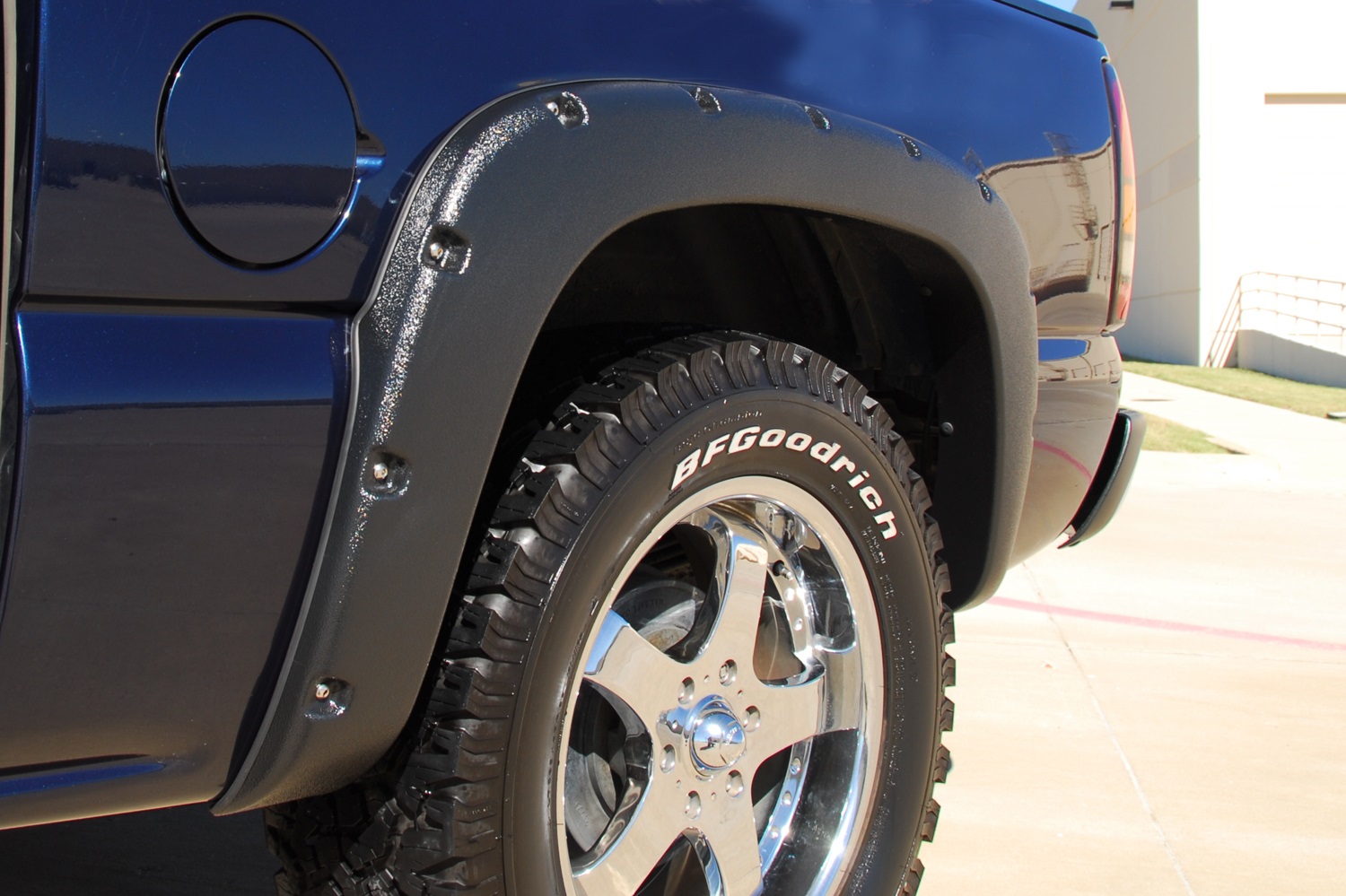 Lund RX110TB - RX-Rivet Style Fender Flares, 2-Piece Rear, Fleetside