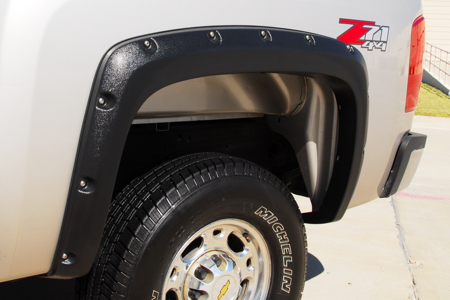 Lund RX106SB - RX-Rivet Style Fender Flares, 2-Piece Rear, Fleetside