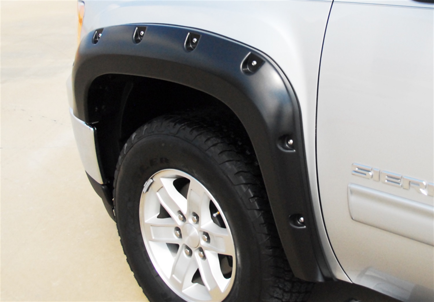 Lund RX109S - RX-Rivet Style Fender Flares, 4-Piece Set, Fleetside