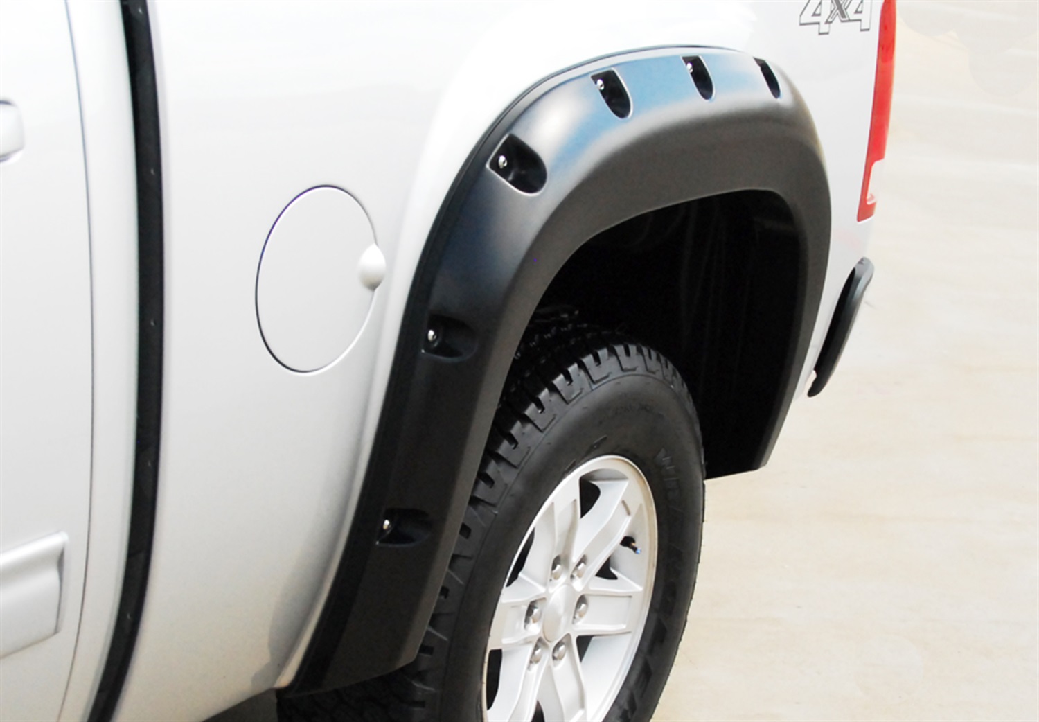 Lund RX109S - RX-Rivet Style Fender Flares, 4-Piece Set, Fleetside
