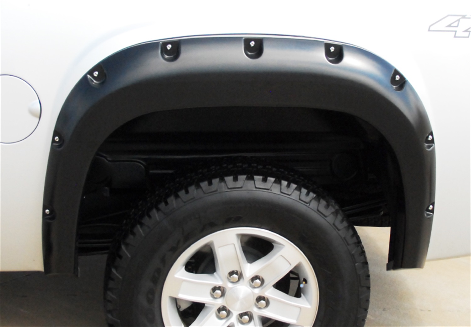 Lund RX109SB - RX-Rivet Style Fender Flares, 2-Piece Rear, Fleetside