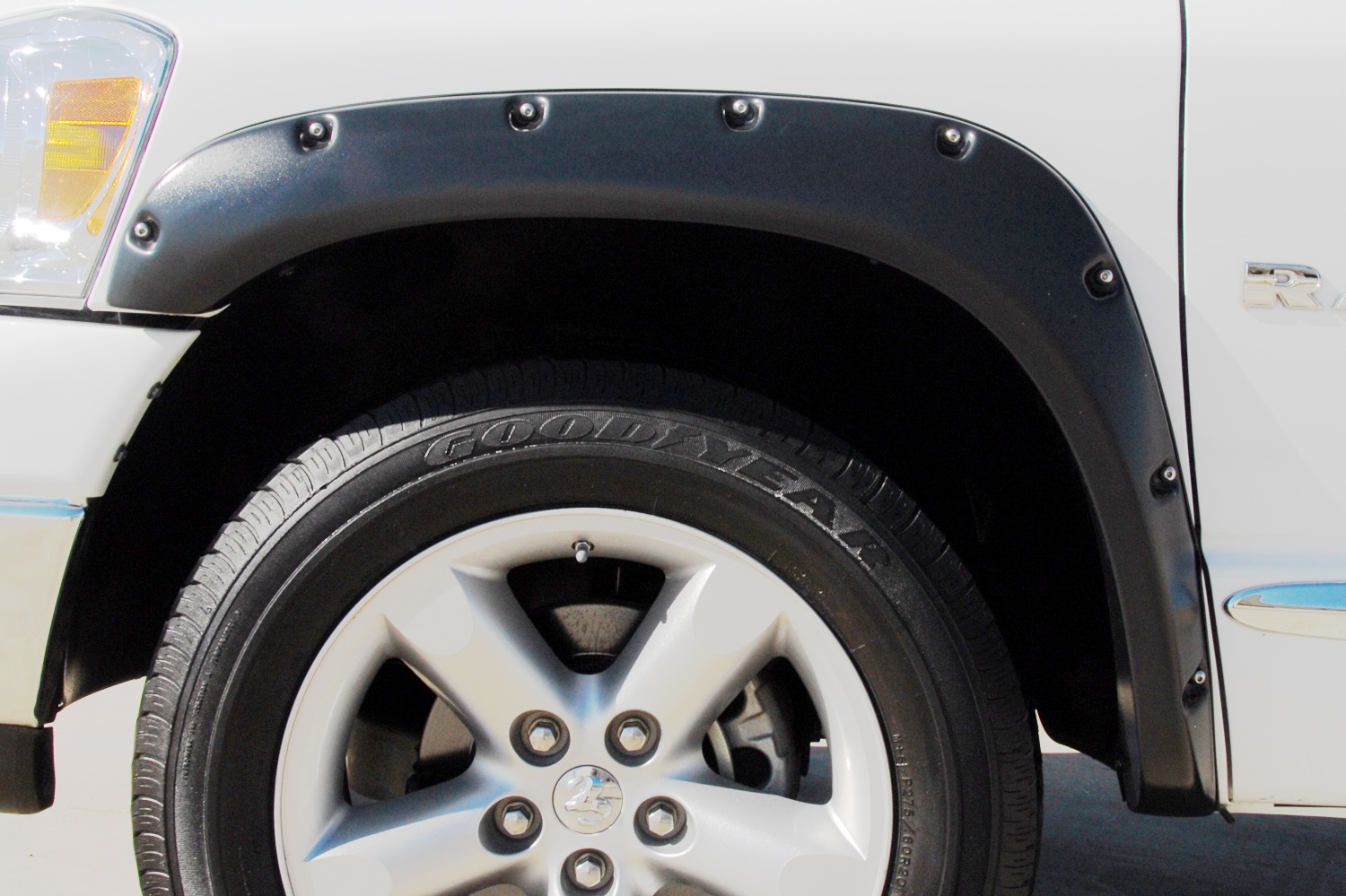 Lund RX203SA - RX-Rivet Style Fender Flares, 2-Piece Front, Fleetside