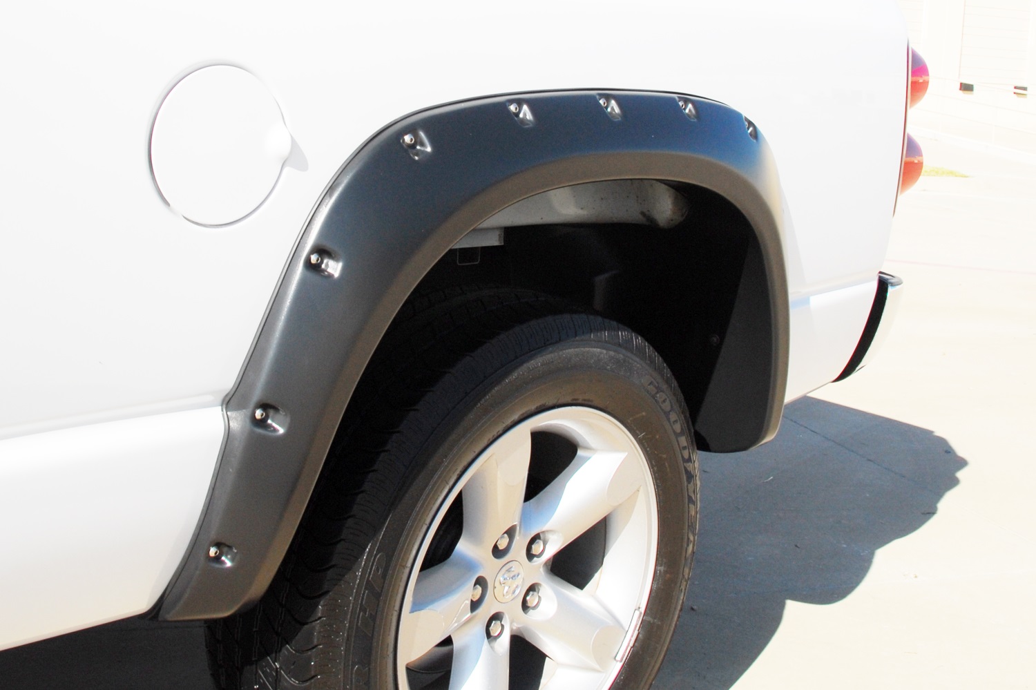 Lund RX129SB - RX-Rivet Style Fender Flares, 2-Piece Rear, Fleetside
