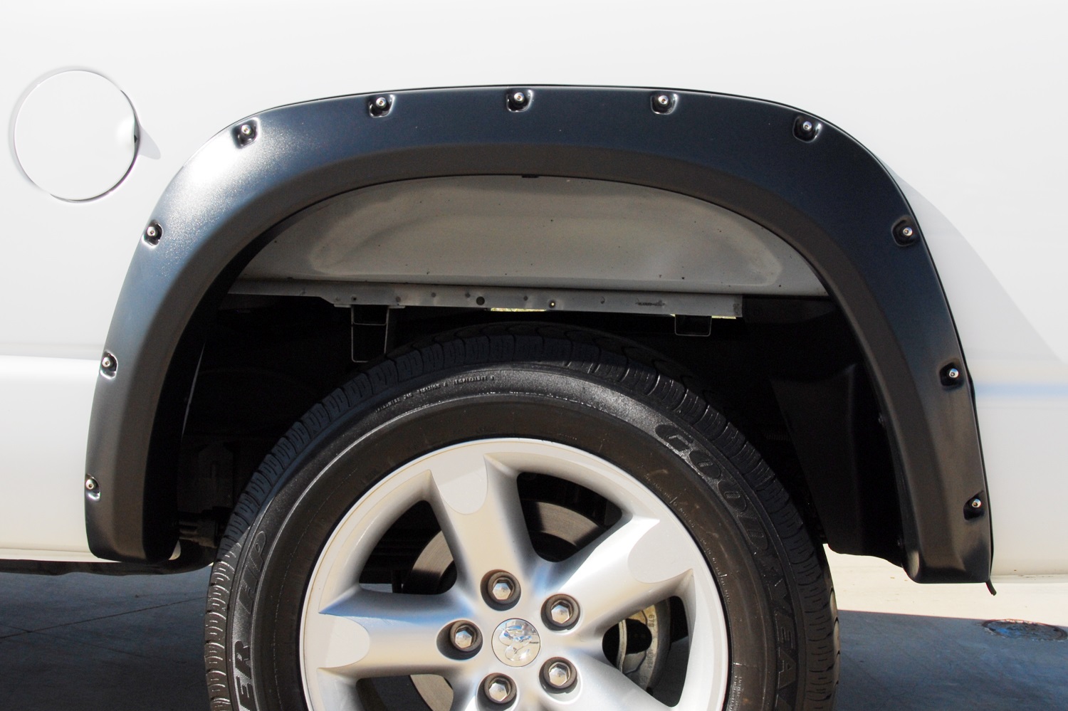 Lund RX129SB - RX-Rivet Style Fender Flares, 2-Piece Rear, Fleetside