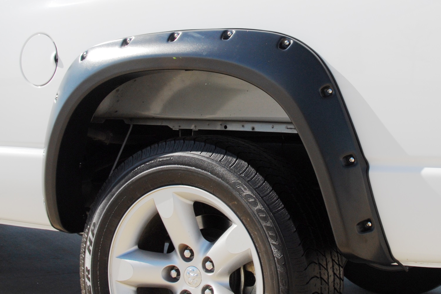 Lund RX129SB - RX-Rivet Style Fender Flares, 2-Piece Rear, Fleetside
