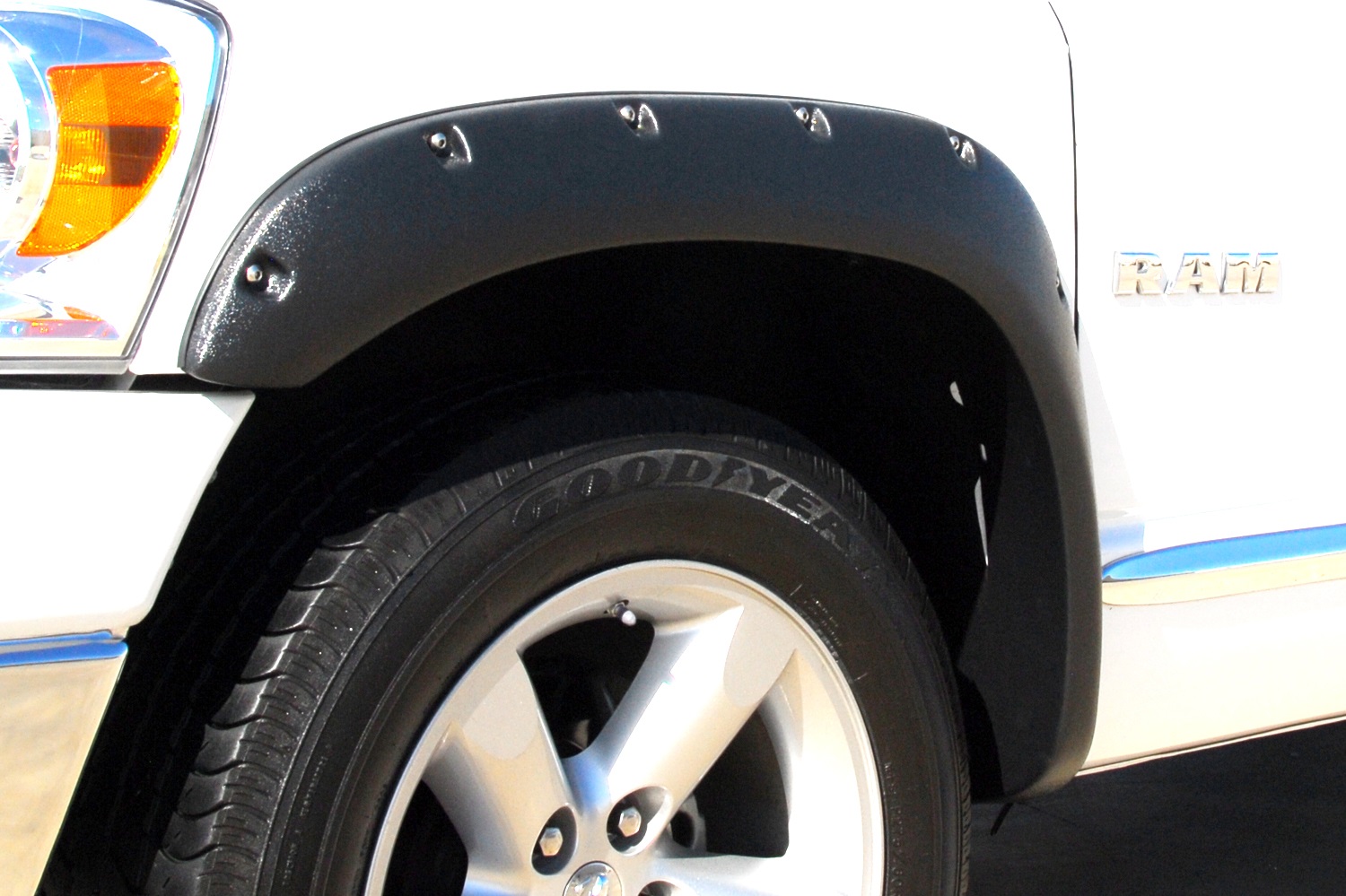 Lund RX203TA - RX-Rivet Style Fender Flares, 2-Piece Front, Fleetside