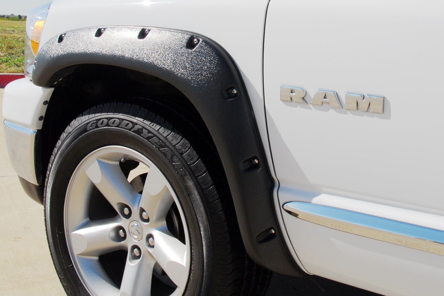 Lund RX203TA - RX-Rivet Style Fender Flares, 2-Piece Front, Fleetside