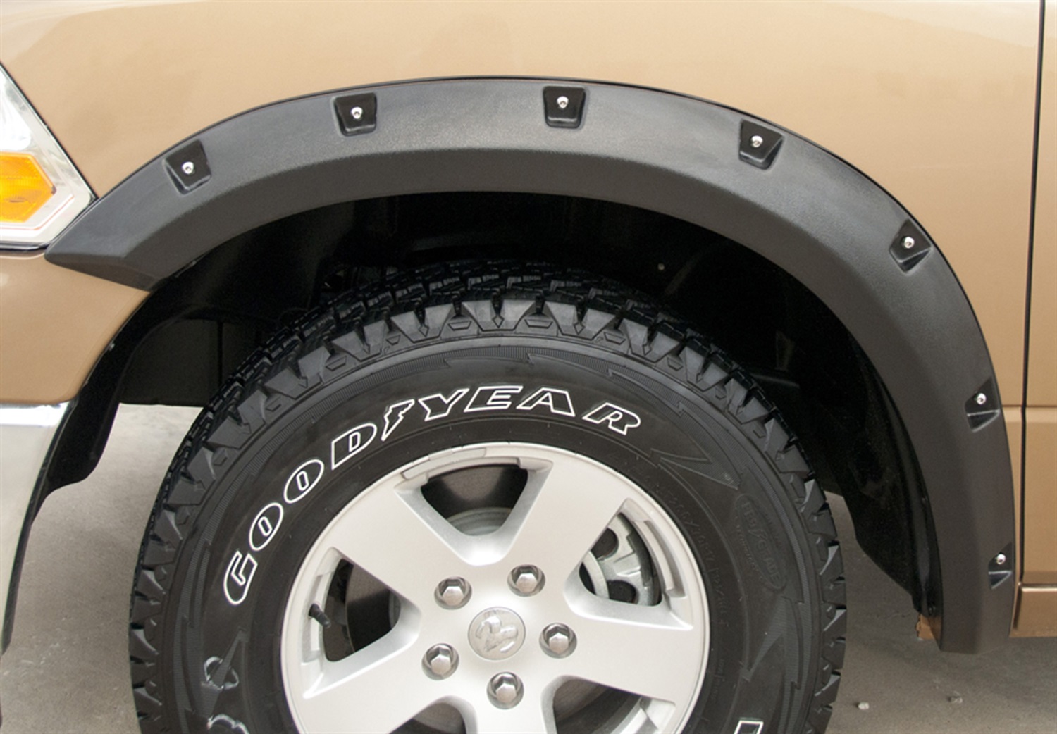 Lund RX204TA - RX-Rivet Style Fender Flares, 2-Piece Front, Black