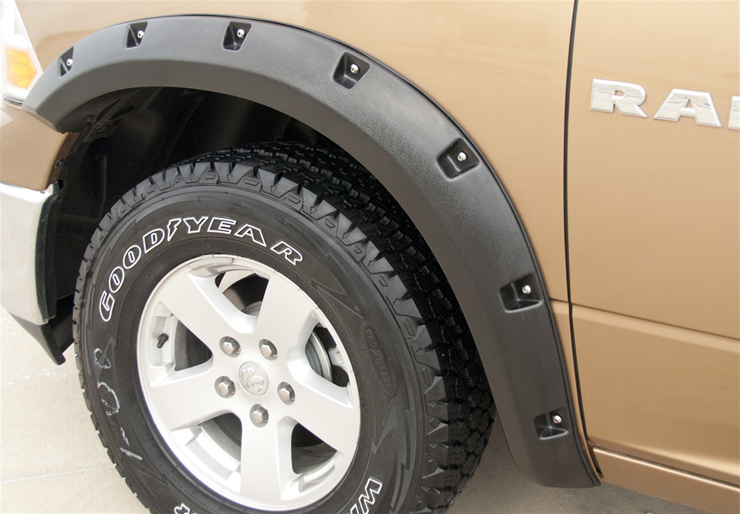 Lund RX204TB - RX-Rivet Style Fender Flares, 2-Piece Rear, Black