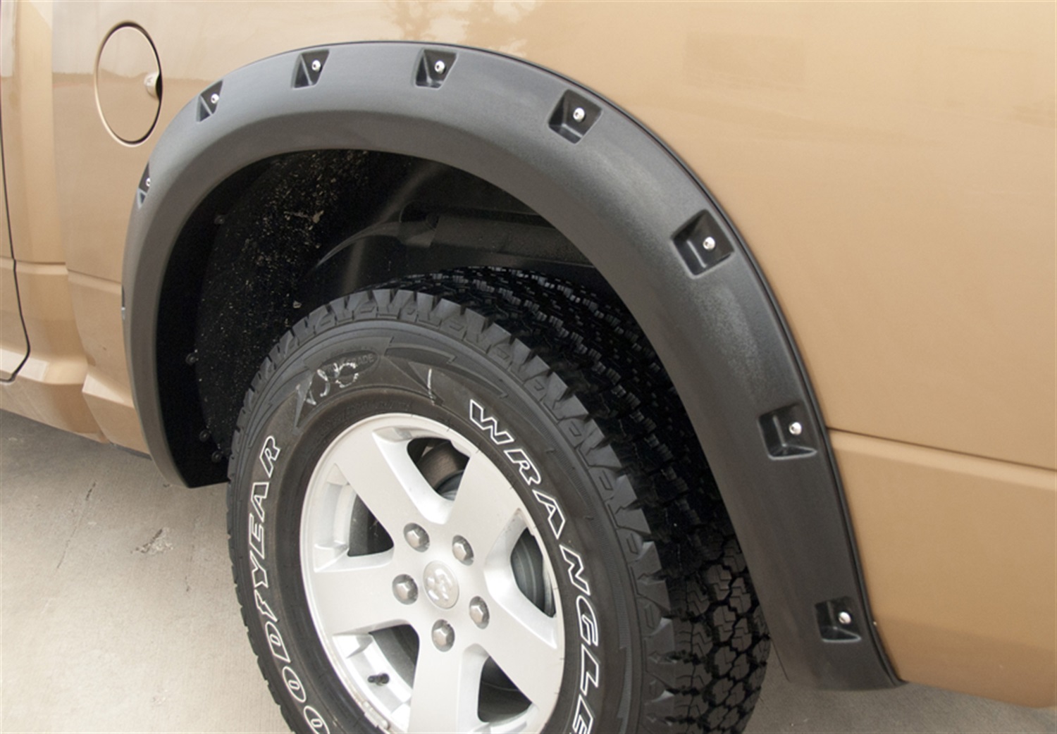 Lund RX204TB - RX-Rivet Style Fender Flares, 2-Piece Rear, Black