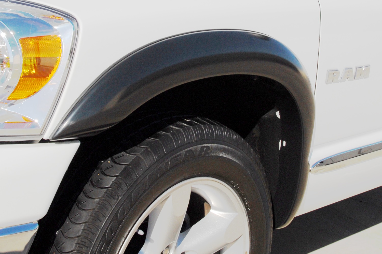 Lund SX140S - SX-Sport Style Fender Flares, 4-Piece Set, Black