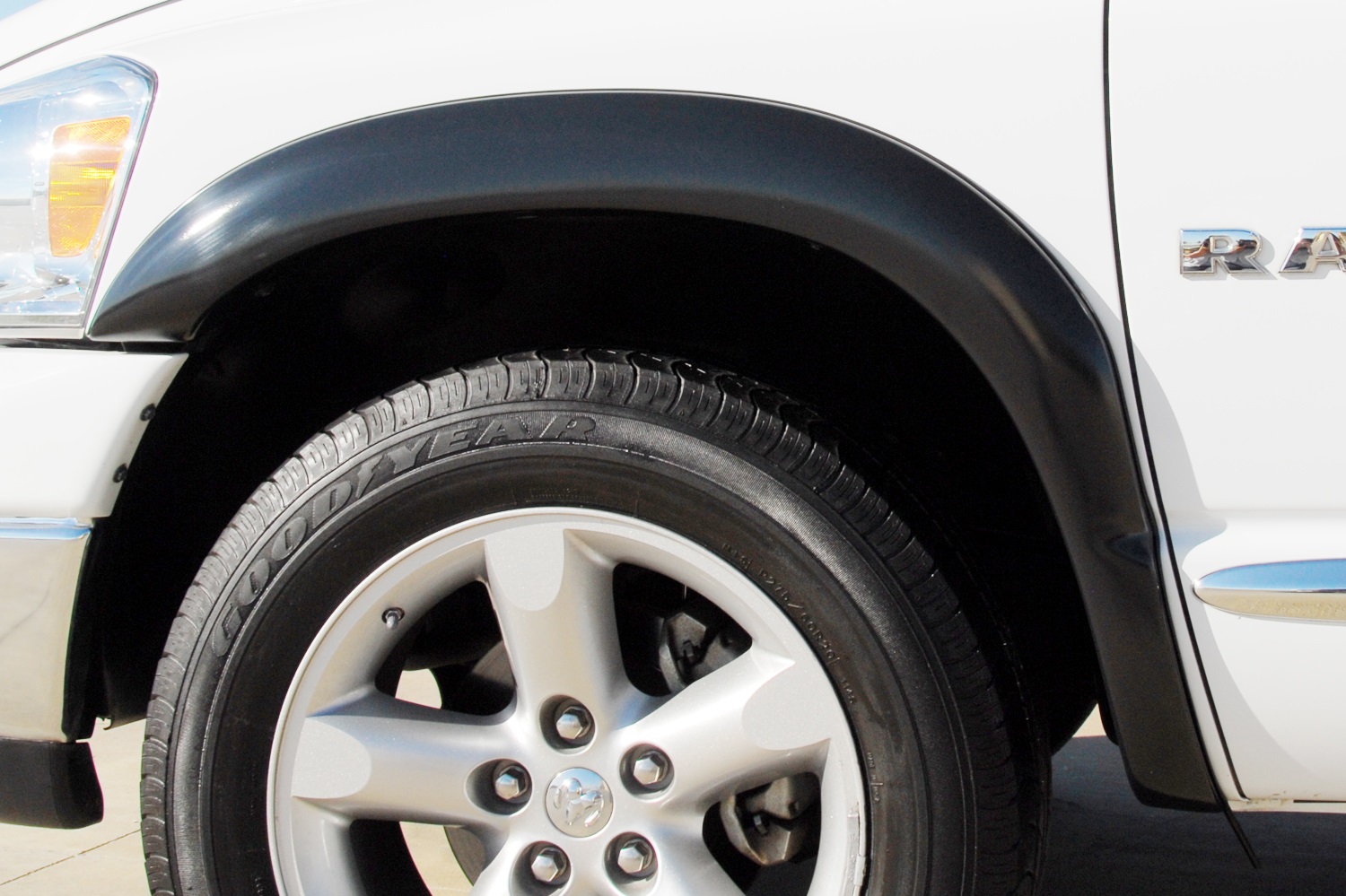 Lund SX140S - SX-Sport Style Fender Flares, 4-Piece Set, Black
