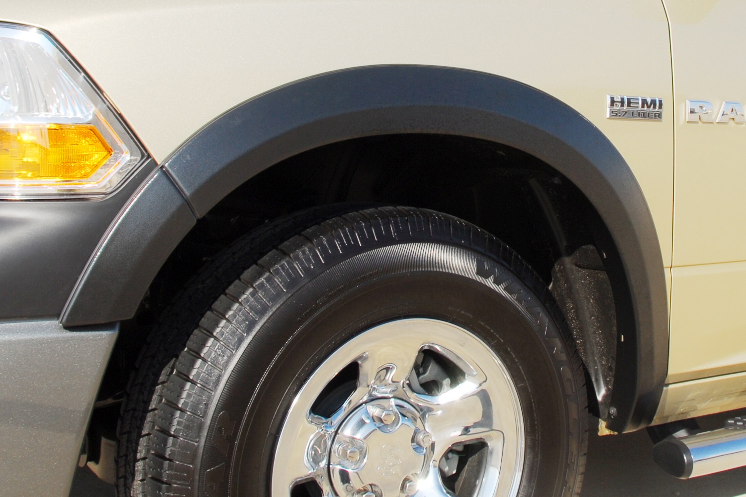 Lund SX204T - SX-Sport Style Fender Flares, 4-Piece Set, Black