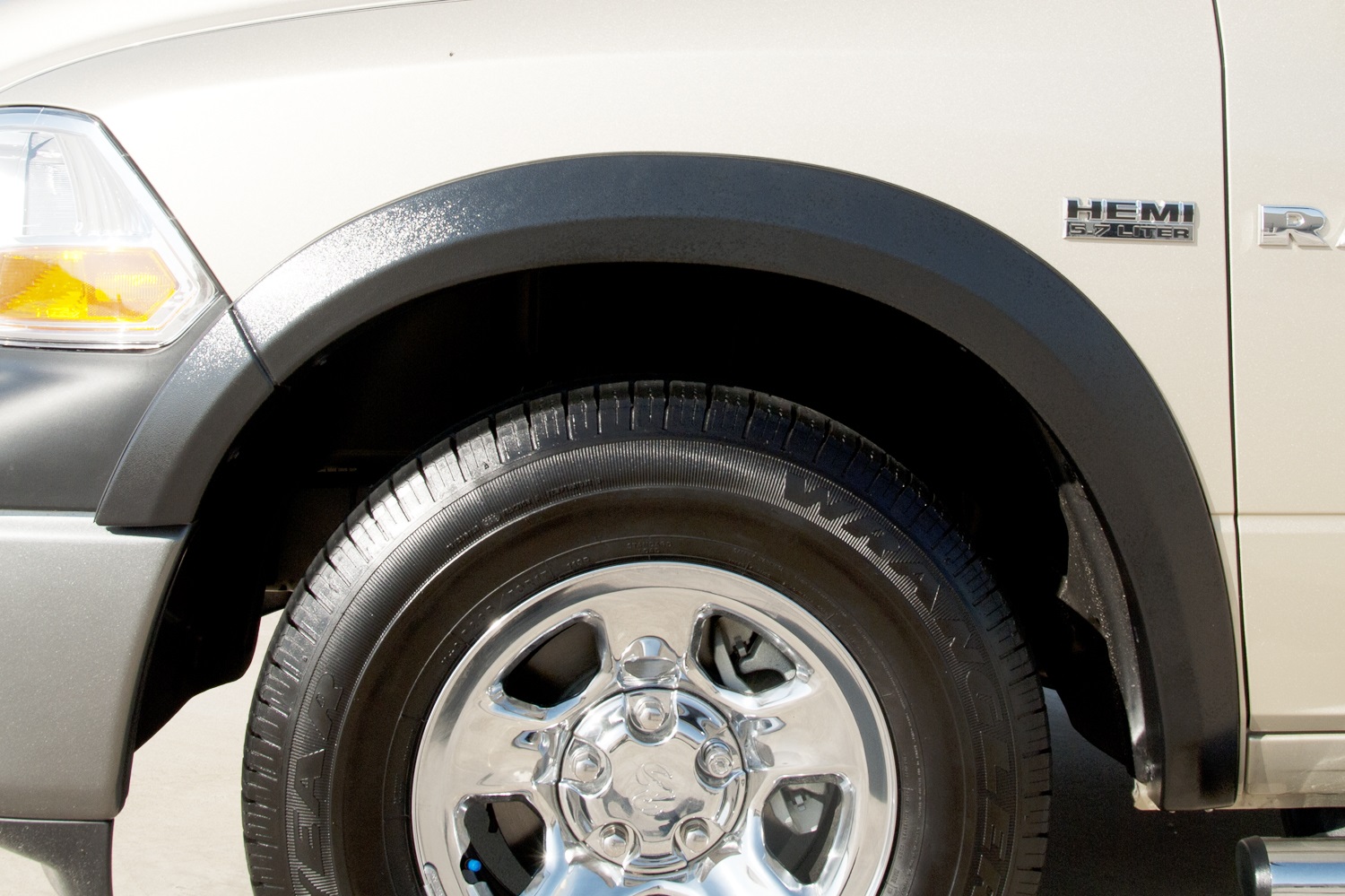 Lund SX204T - SX-Sport Style Fender Flares, 4-Piece Set, Black