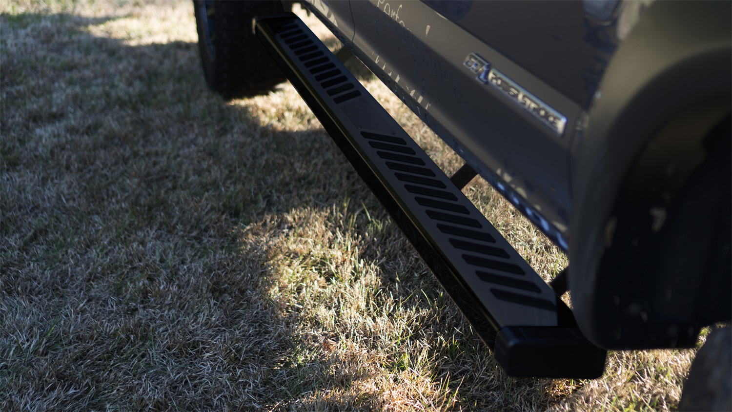 Lund 28565021 - Summit Ridge 2.0 Running Boards, 2-Piece Set, Extended Cab