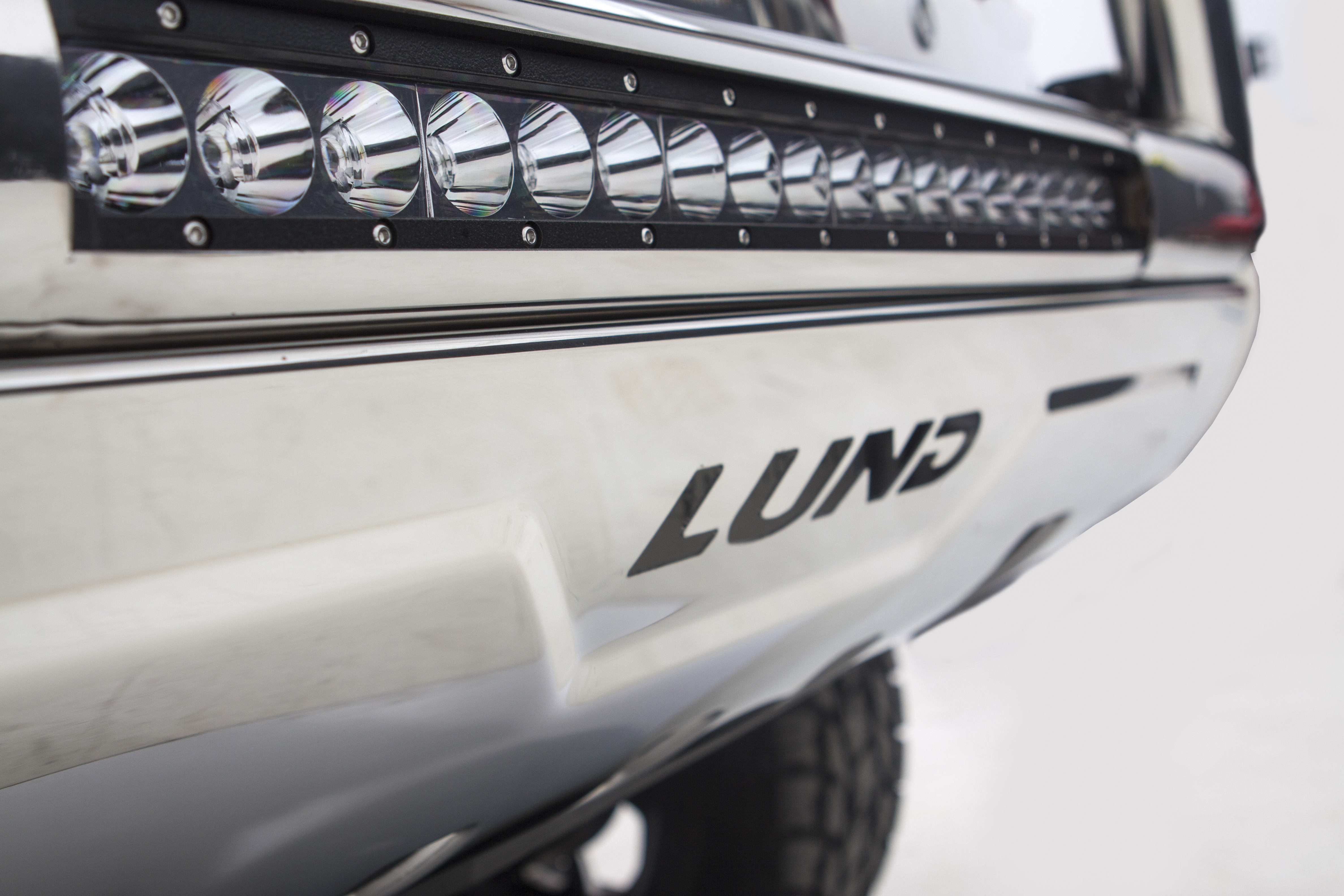 Lund 47021218 - Bull Bar with LED, Polished Stainless, Stainless Steel