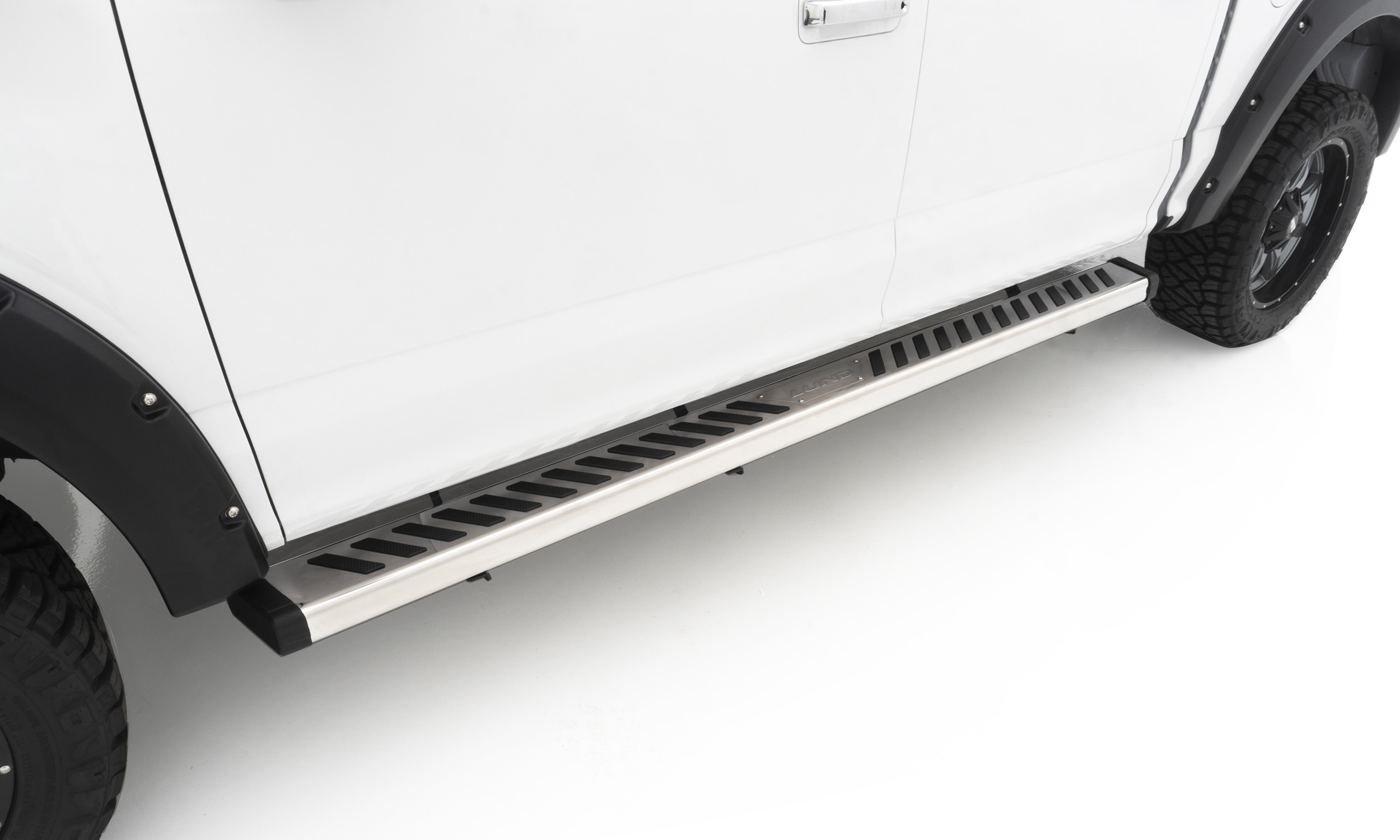 Lund 28665036 - Summit Ridge 2.0 Running Boards, 2-Piece Set, Crew Cab
