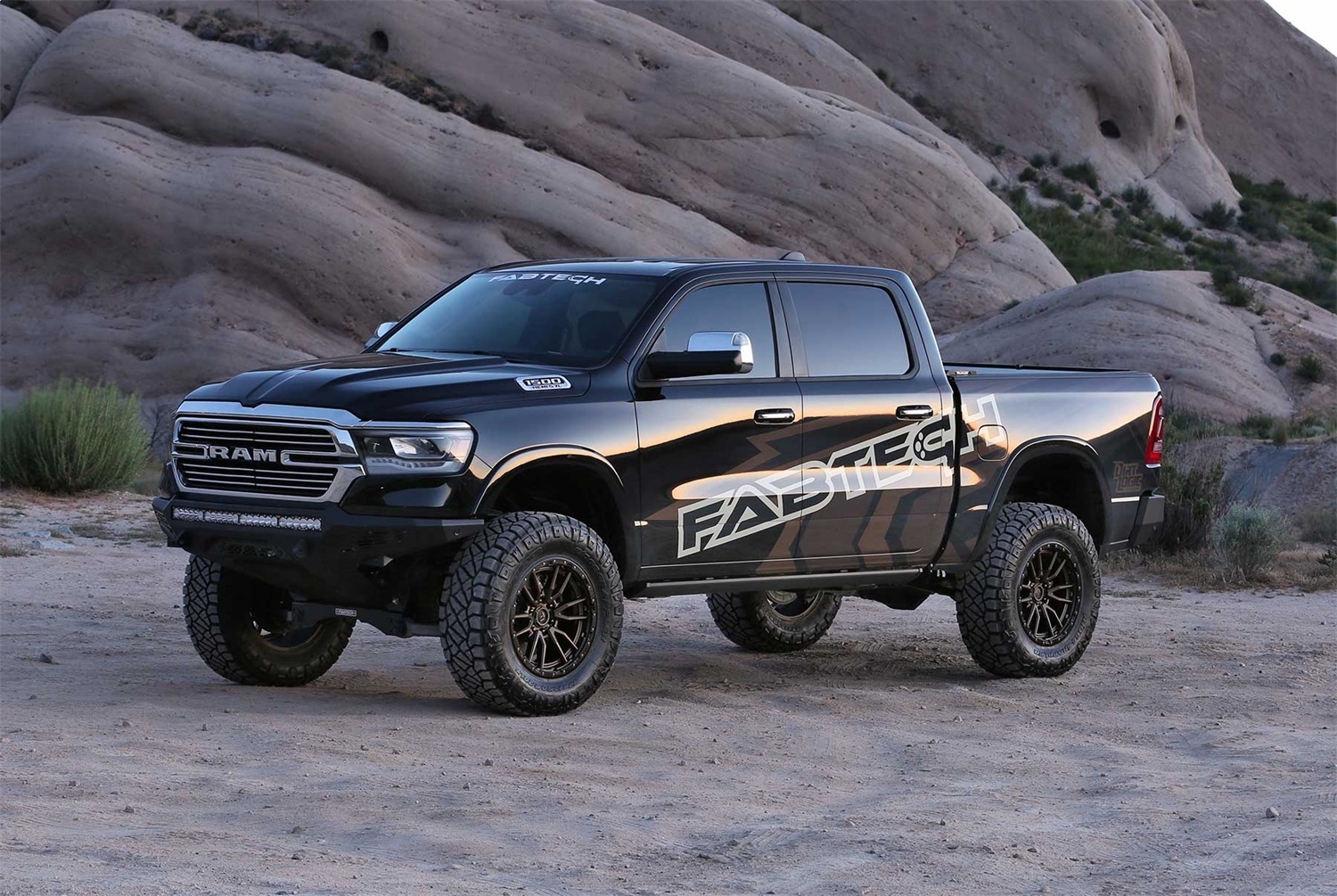Fabtech K3088DL - Lift Systems with Dirt Logic Shocks